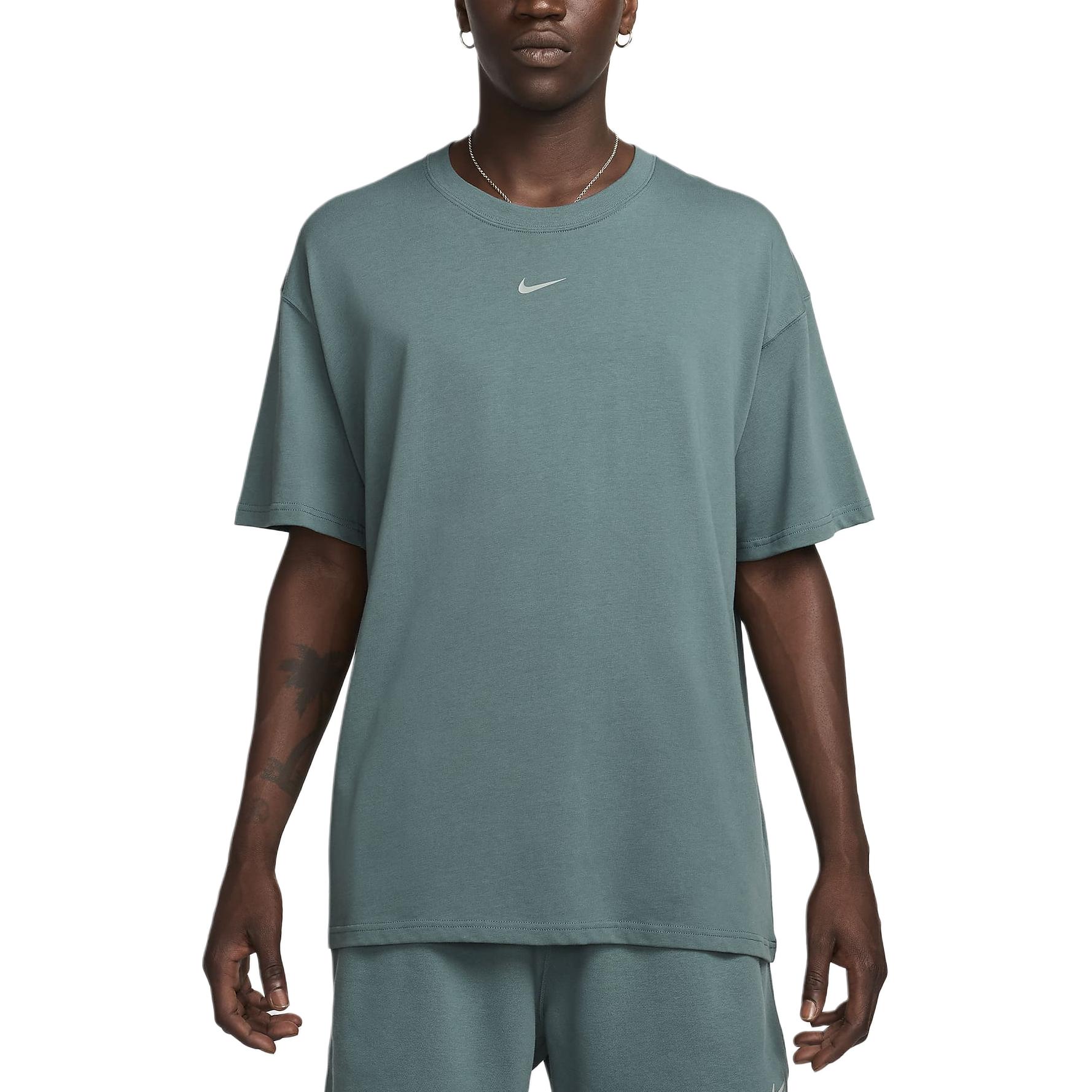 

Nike Футболка x NIGHT Big Body CS унисекс, цвет: минеральный сланец/выветренная ель/зеленая слюда