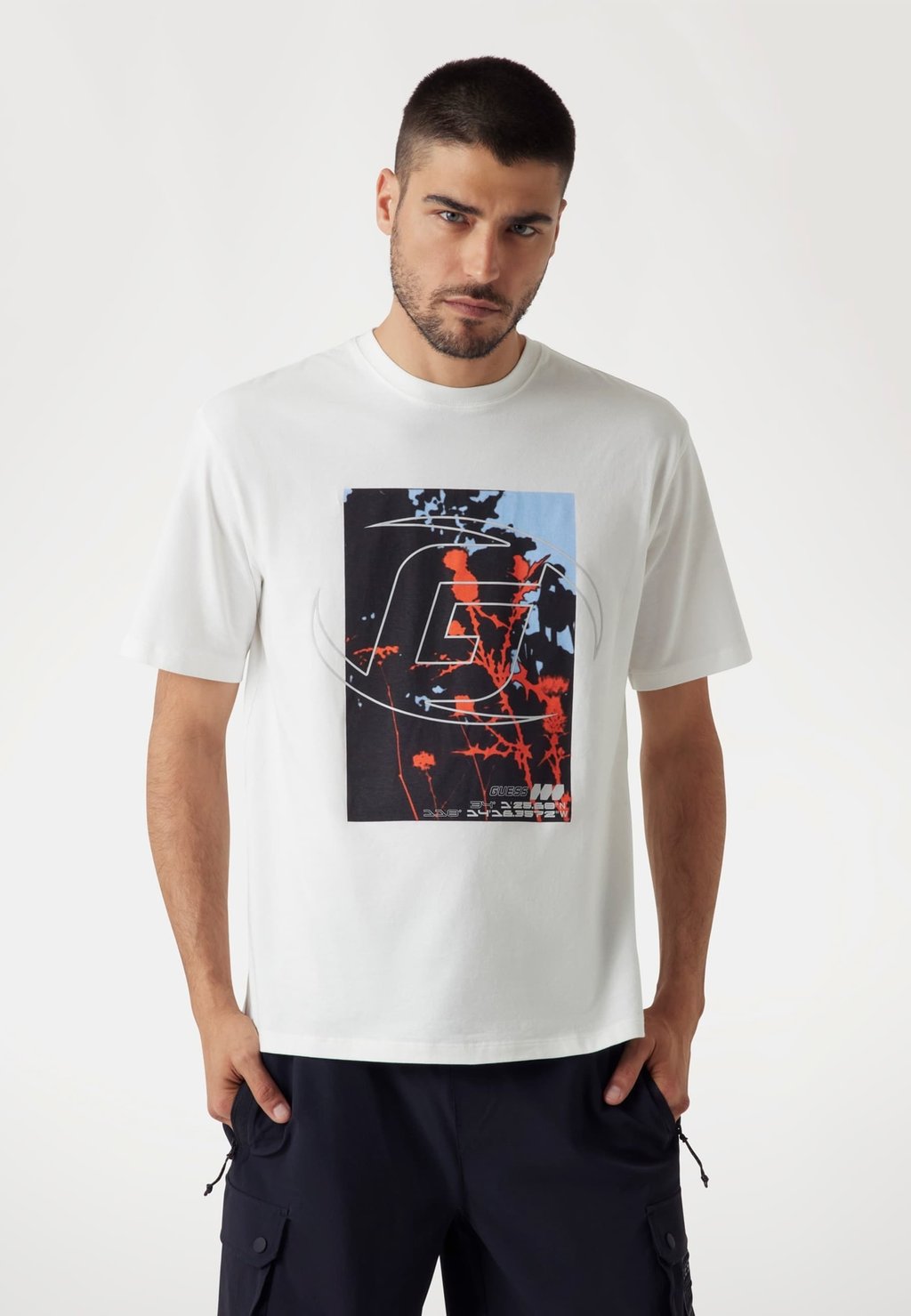 

Футболка с принтом REGULAR FIT LOGO Guess, белый