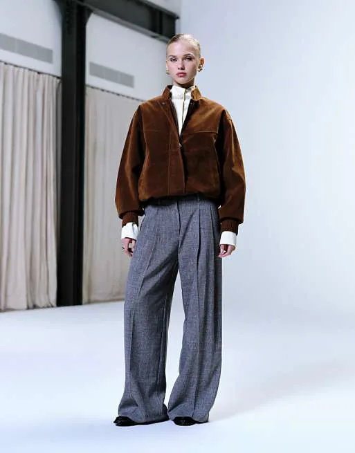 

Темно-серые брюки строгого кроя с низкой посадкой и двойными складками Topshop