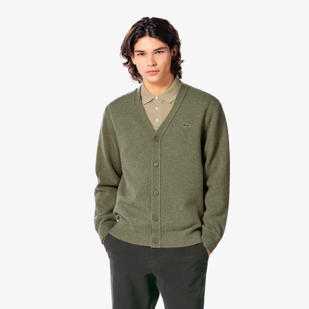 Мужской вязаный кардиган с V-образным вырезом хаки от Lacoste