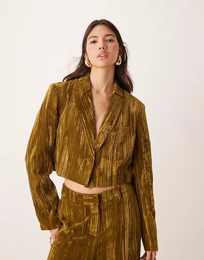 

Укороченный бархатный блейзер River Island оливкового цвета