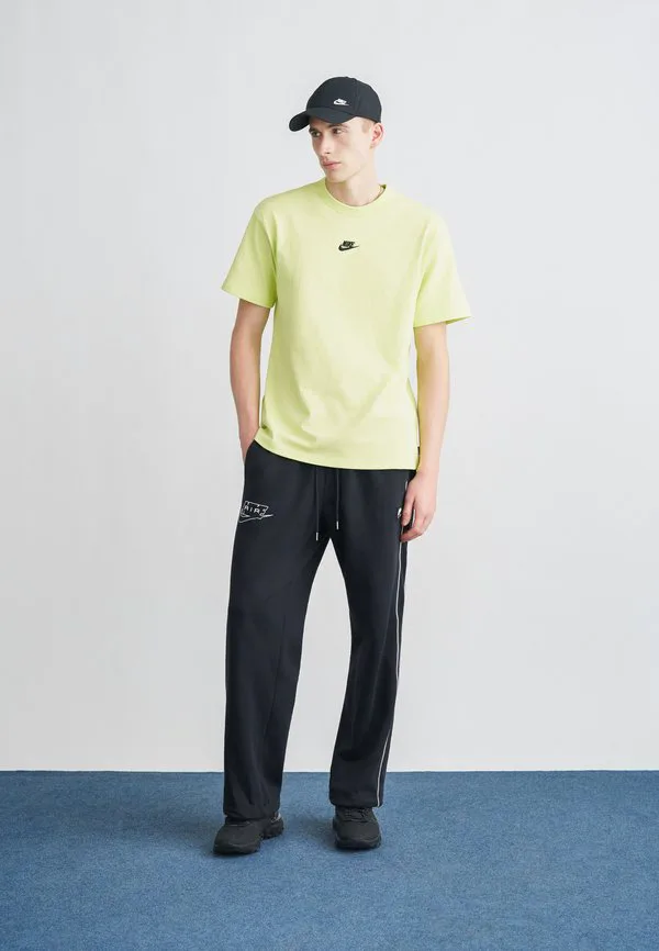 Футболка премиум-класса, базовая футболка Nike Sportswear, Lemon Twist — фото 2