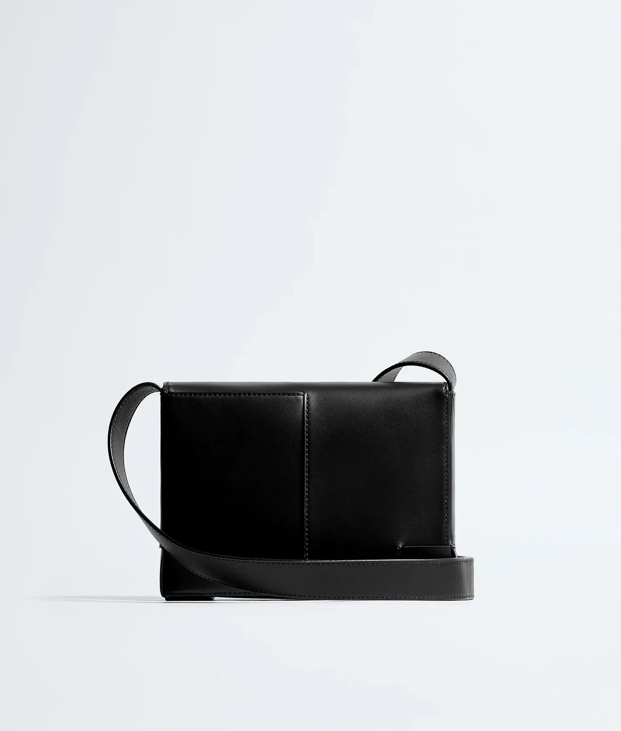 Угловая сумка-мессенджер BOTTEGA VENETA, черный — фото 4