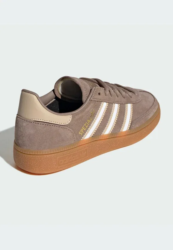 Кроссовки Handball spezial trainers Adidas Originals, мелово-коричневый, облачно-белый, магический бежевый — фото 4