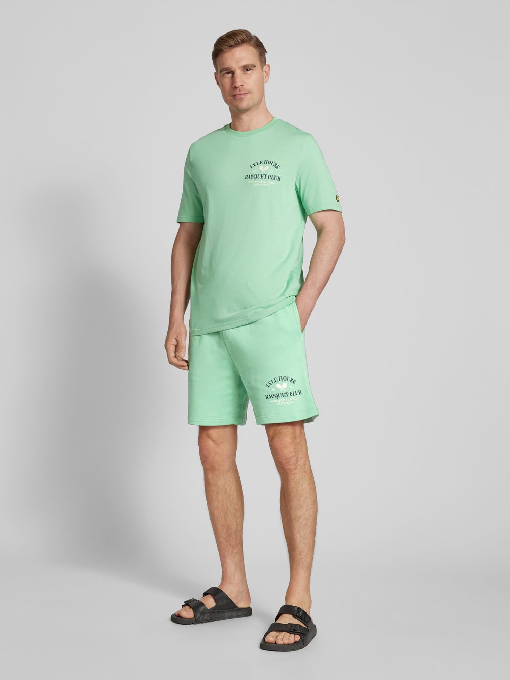

Спортивные шорты с ярким принтом на этикетке Lyle & Scott, светло-зеленый