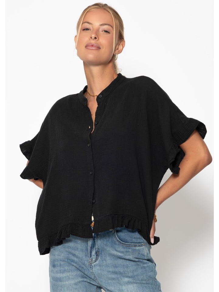 

Муслиновая блузка с оборкой по низу черного цвета SASSYCLASSY