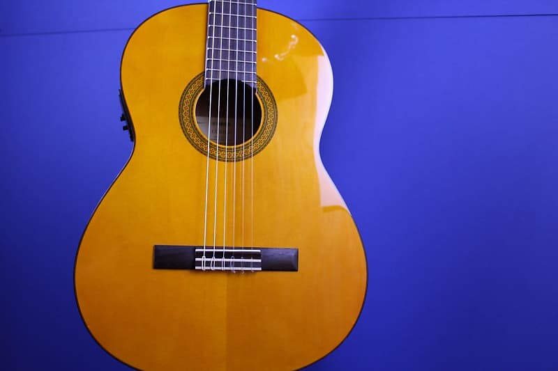 

Акустическая гитара Yamaha CGX102 Classical Guitar