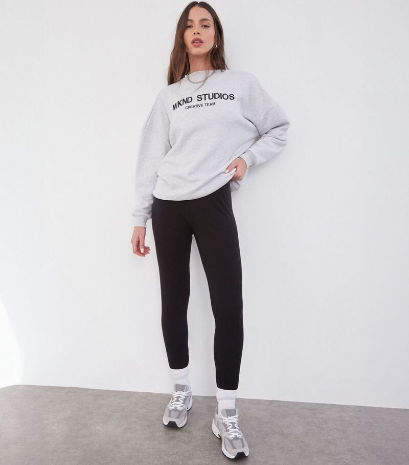 

WKNDGIRL Серый свободный свитшот с вышитым логотипом WKNDGIRL, серый