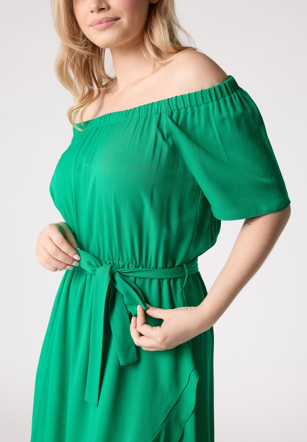 

Платье макси QUIOSQUE, зеленый