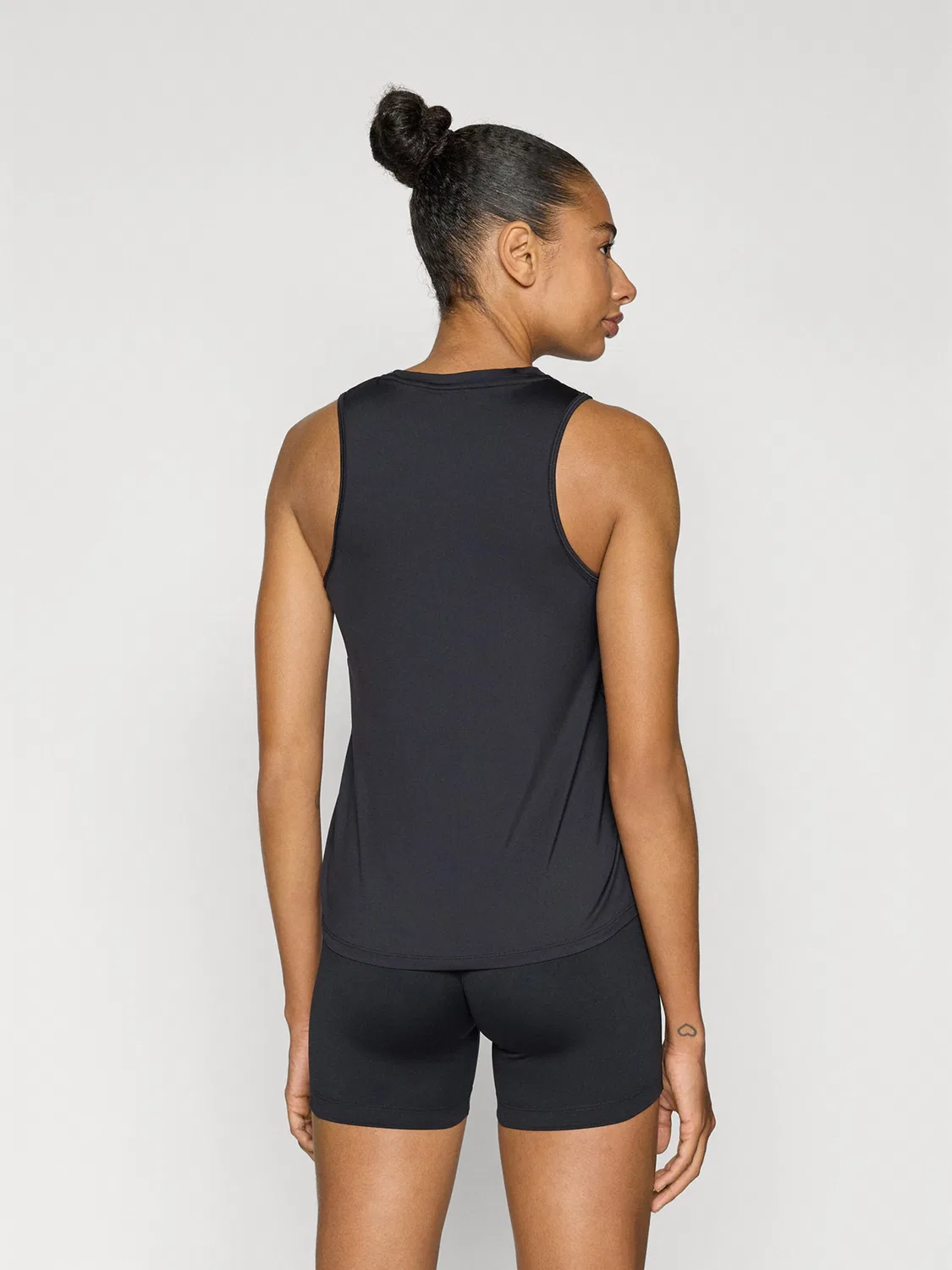 Спортивный топ 'Один классический фильм' Nike, Black — фото 3