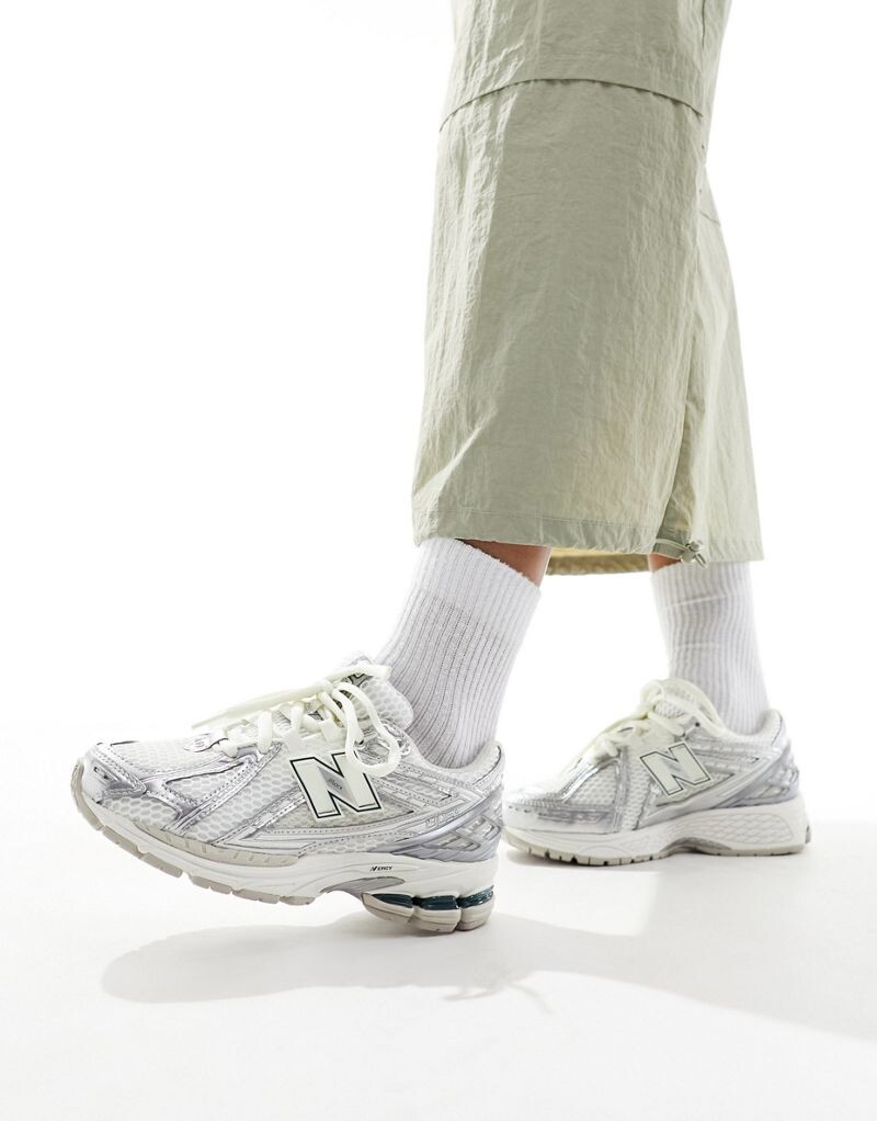 Кроссовки New Balance 1906 серебристого металлика — фото 3