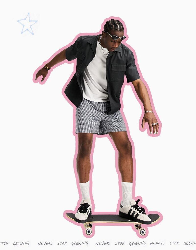 

Синие широкие шорты в клетку ASOS DESIGN укороченной длины