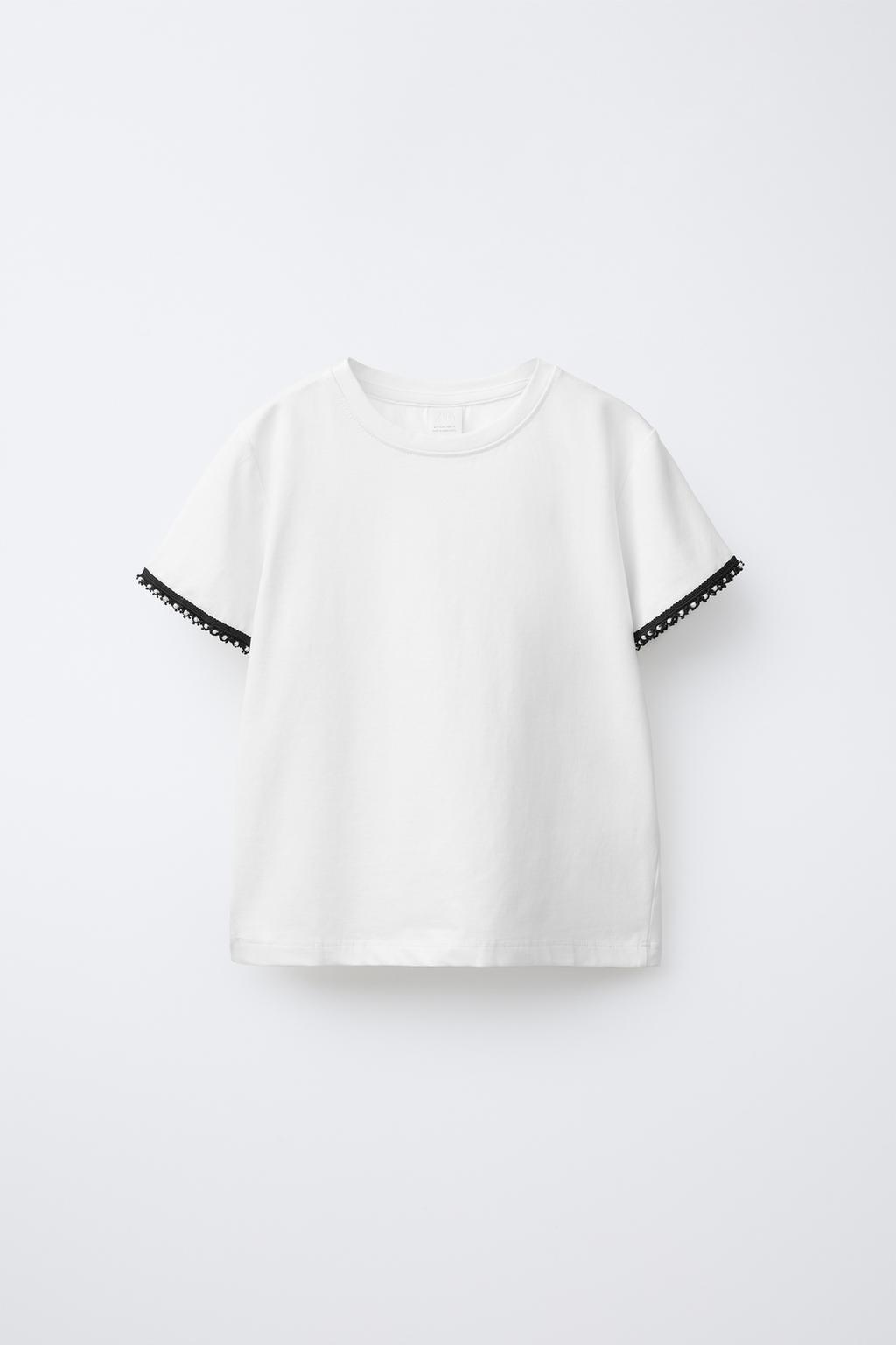 

Футболка с жемчужными аппликациями ZARA, устрично-белый
