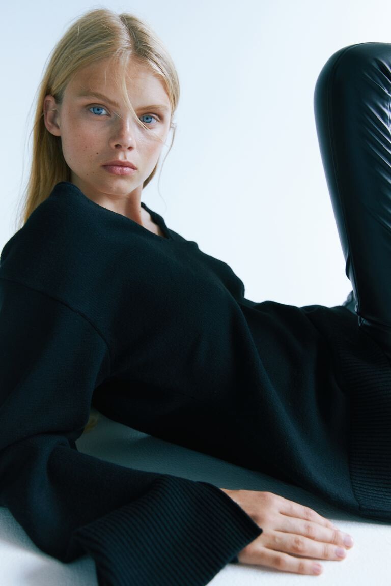 

Свитер с V-образным вырезом H&M