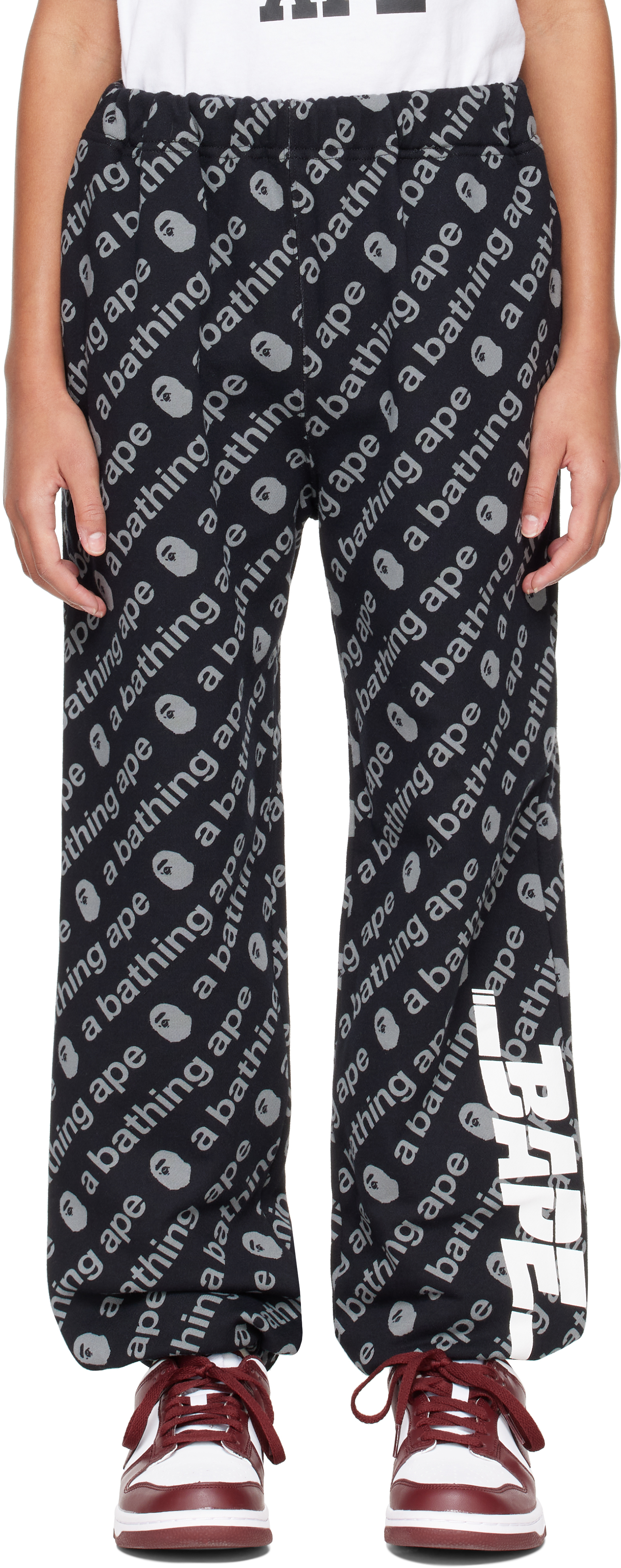 

Спортивные штаны детской линии BAPE