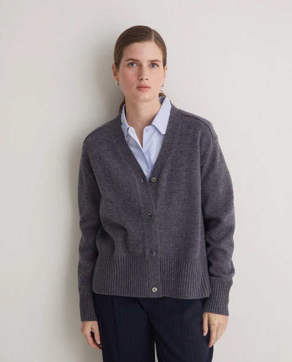 

Женский кардиган с застежкой на пуговицы и V-образным вырезом Yerse, серый