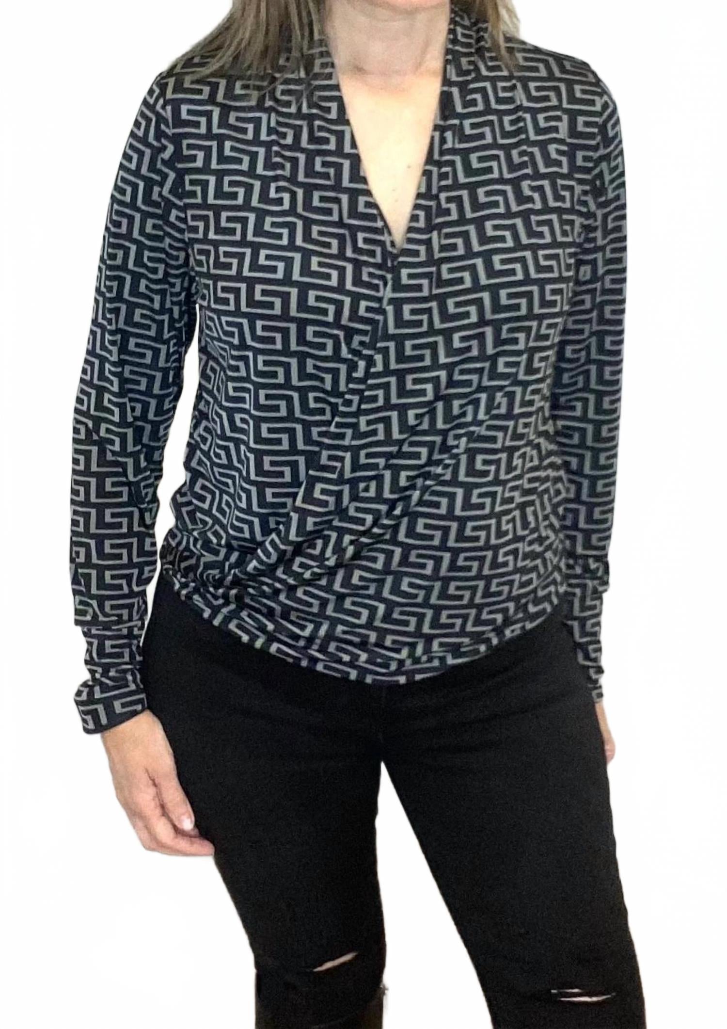 

Черно-разноцветный топ с запахом Ariella