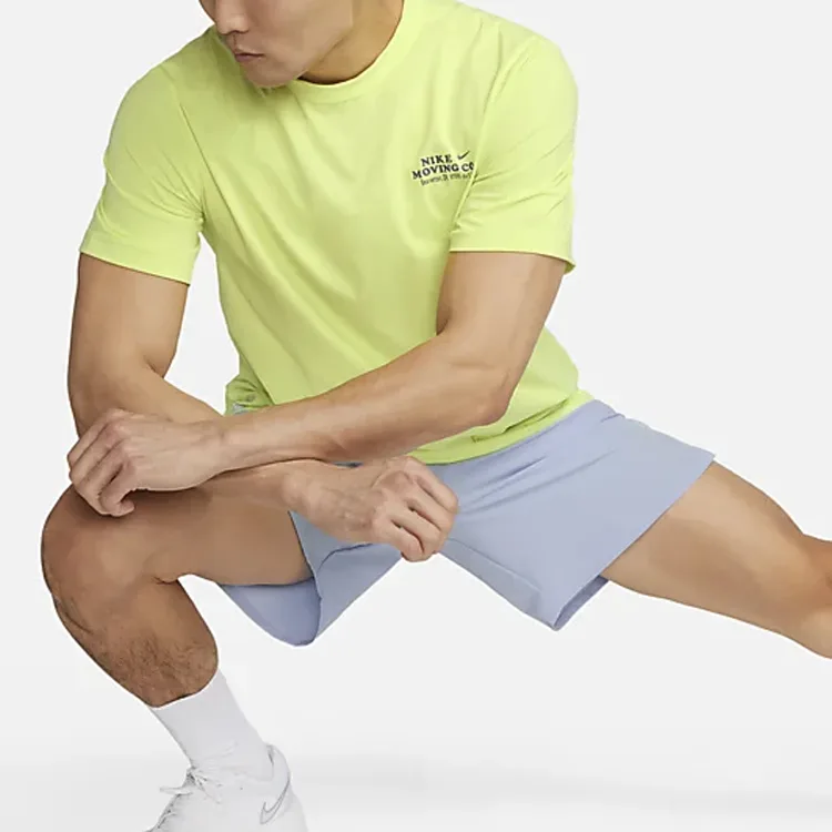 Футболка мужская светло-лимонная с круглым вырезом умеренно прямого кроя Nike, Light Lemon — фото 4