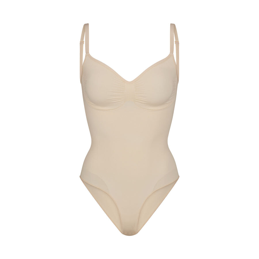 

Короткое боди SKIMS Seamless Sculpt, песочный