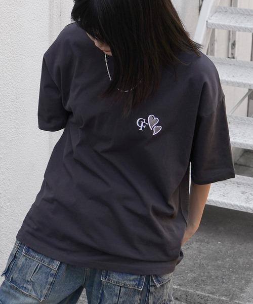 

Футболка с коротким рукавом, с вышивкой в виде сердца Confirm, угольно-серый