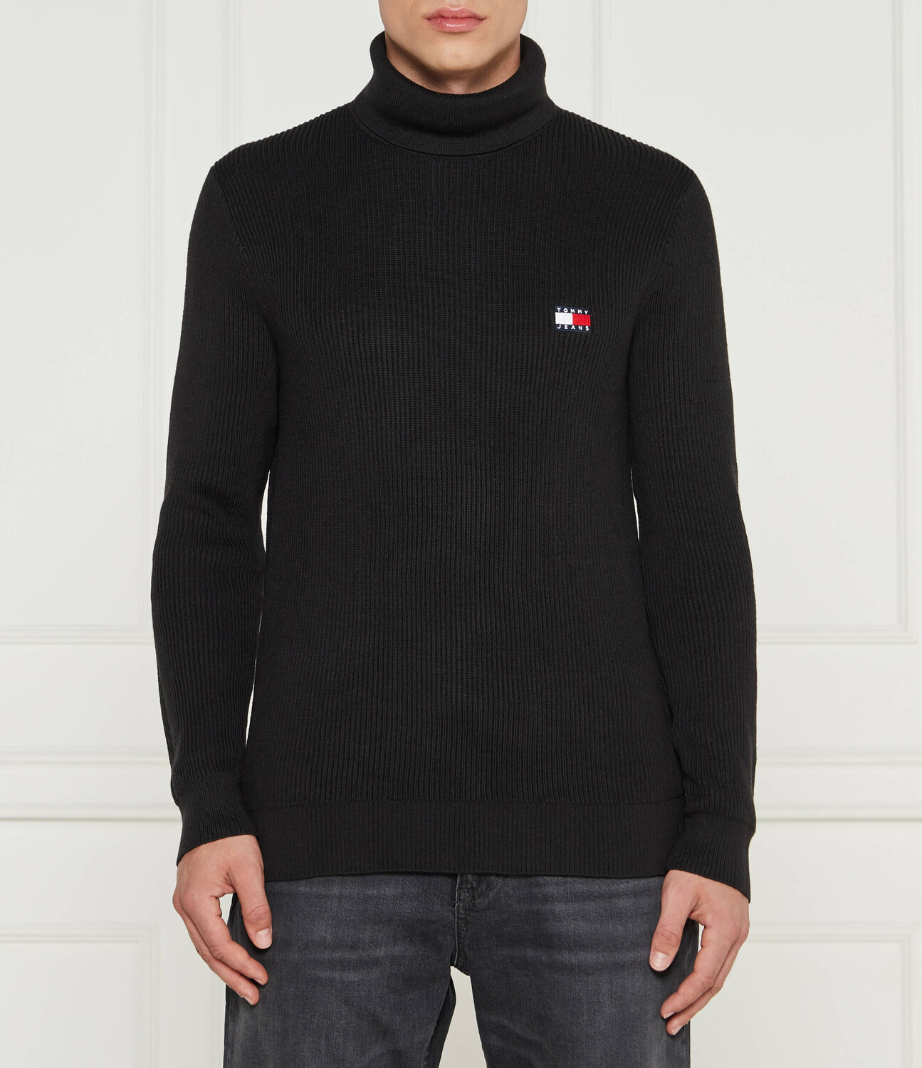 

Свитер Tommy Jeans Slim Fit, черный