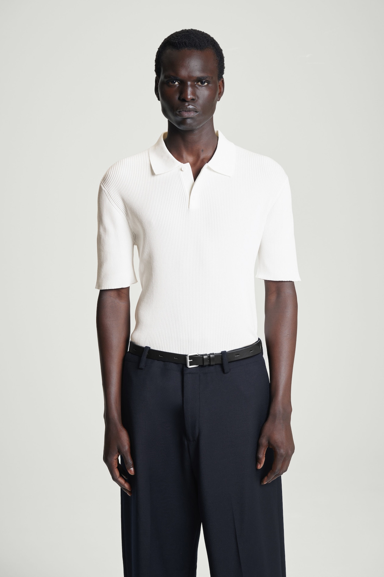 

Топ поло из ребристого трикотажа-slim fit COS, белый