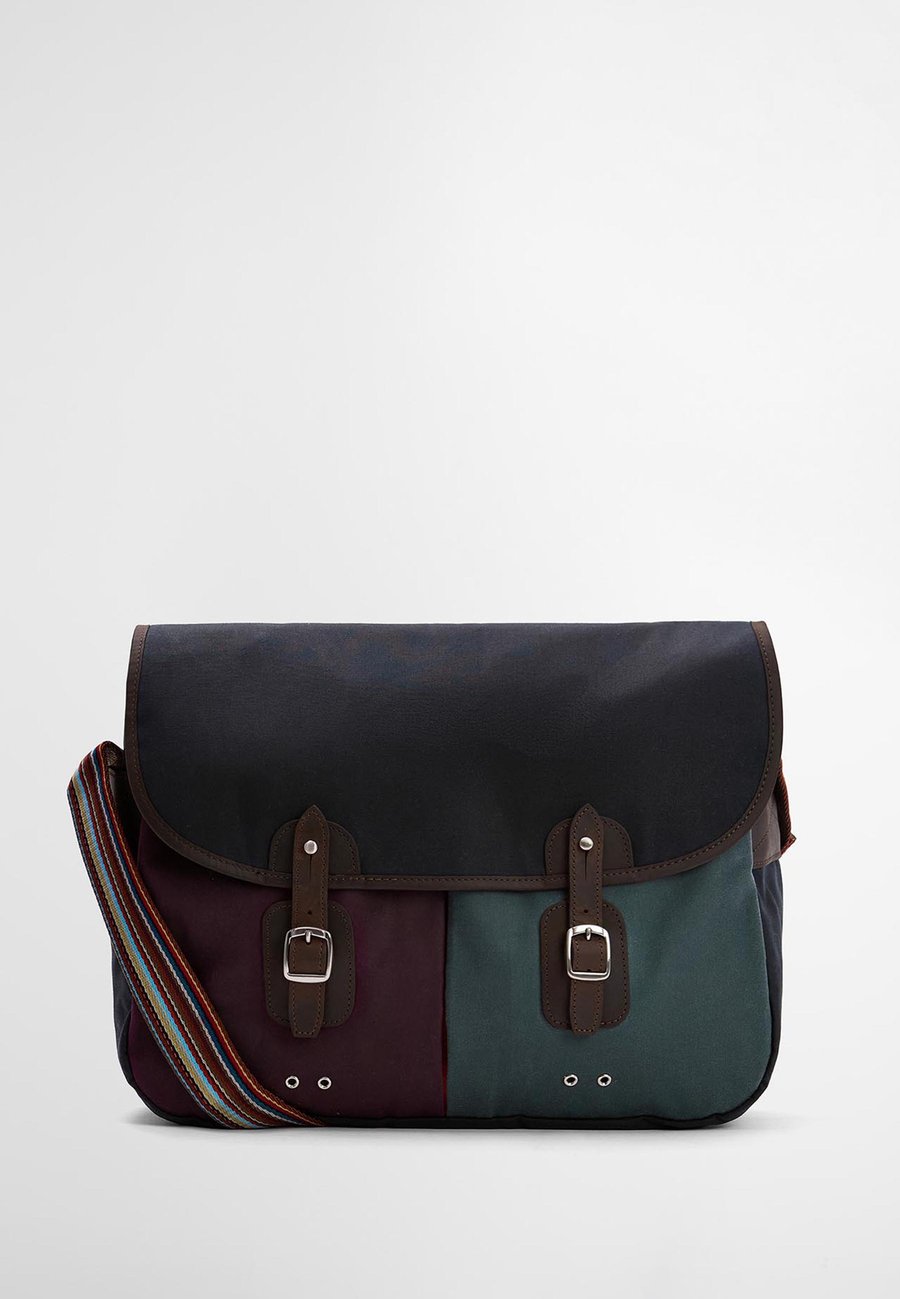 

Сумка кросс-боди Barbour PAUL SMITH LOVES BARBOUR WAX TARRAS BAG UNISEX, Night Sky/Dark Blue