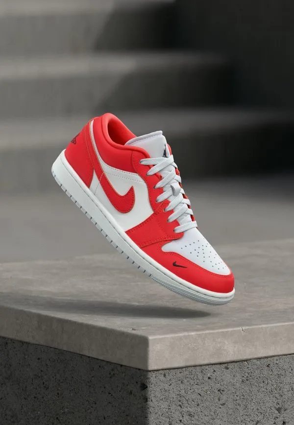Кроссовки air jordan 1 low se цвета чилийский красный/черный/белый «саммит»/чистый платиновый Jordan, Chile Red/Black/Summit White/Pure Platinum-Coloured