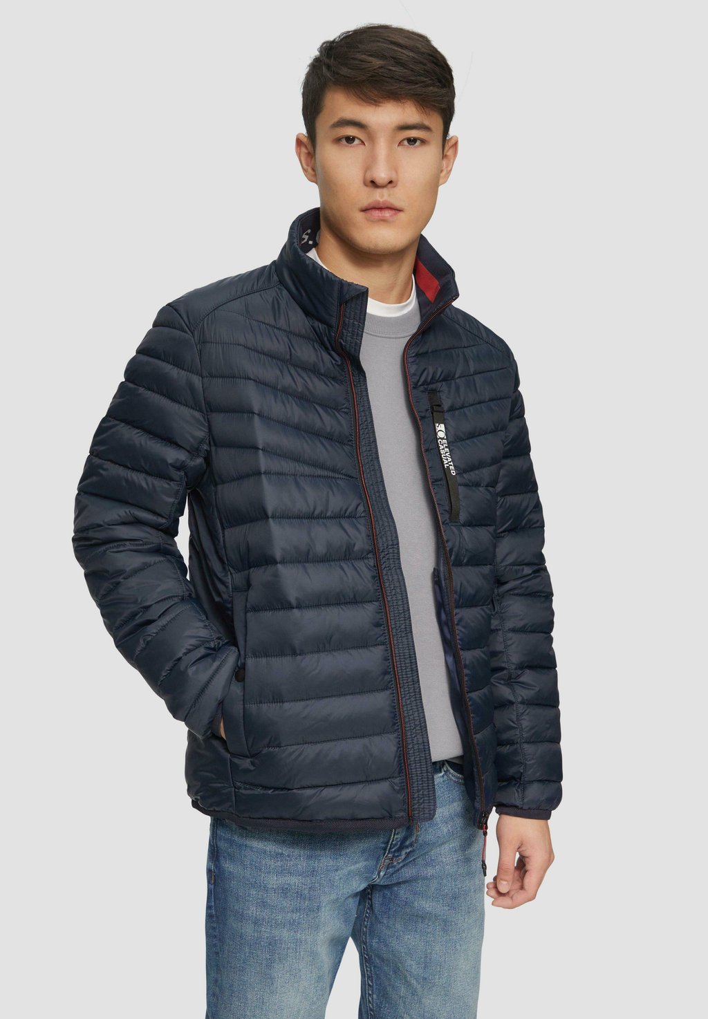 

Легкая куртка STEPP MIT SPORTIVEN KONTRASTDETAILS s.Oliver, темно-зеленый