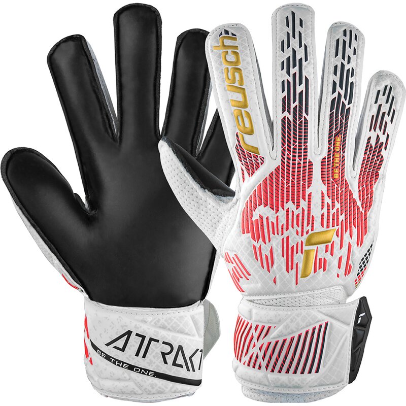 

Вратарские перчатки привлекают внимание. Reusch, цвет germany