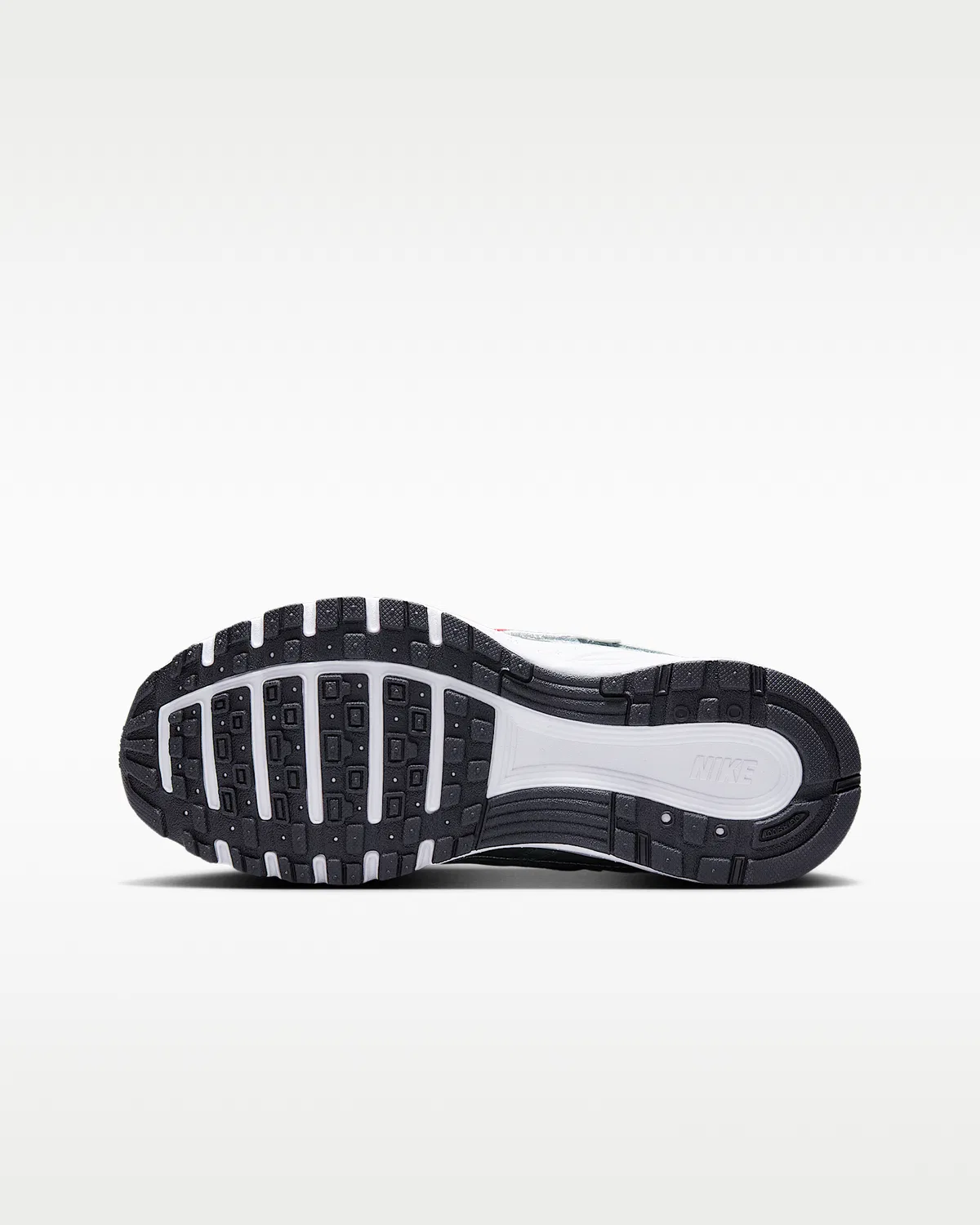 Кроссовки Nike P-6000 для детей, Metallic Silver/Flat Silver/Cool Grey/Gym Red — фото 2
