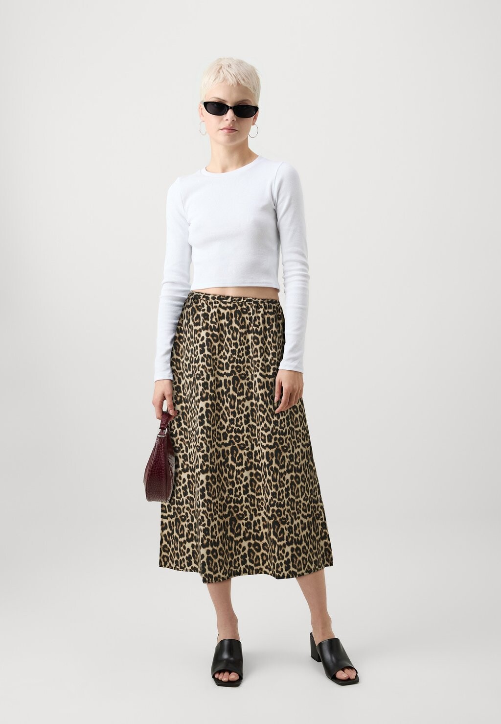 

Широкая юбка в сборку ONLCLARA MIDI SKIRT ONLY Petite, черный