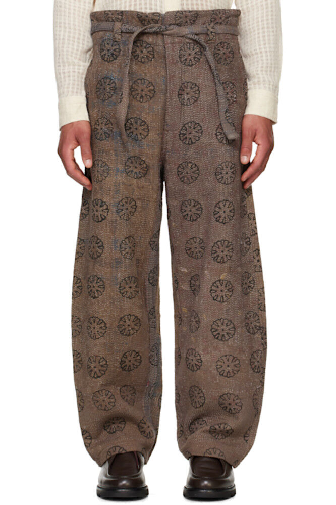 

Эксклюзивные коричневые брюки Kantha с блок-принтом от SSENSE Kartik Research