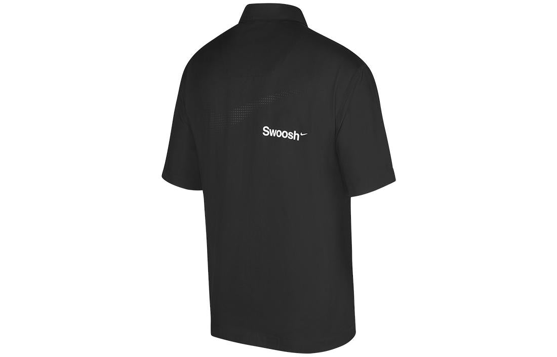 Мужская футболка Nike SWOOSH с логотипом бренда на груди, ограниченная серия, с отворотом, однотонная, с коротким рукавом, черная — фото 2