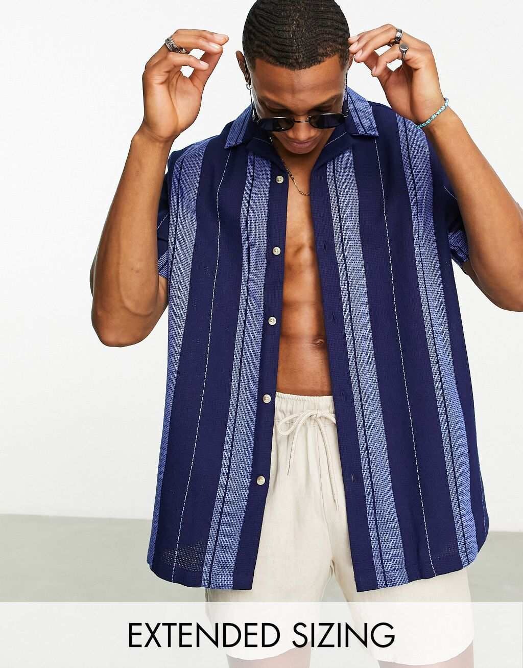 

Темно-синяя непринужденная рубашка в фактурную полоску ASOS DESIGN