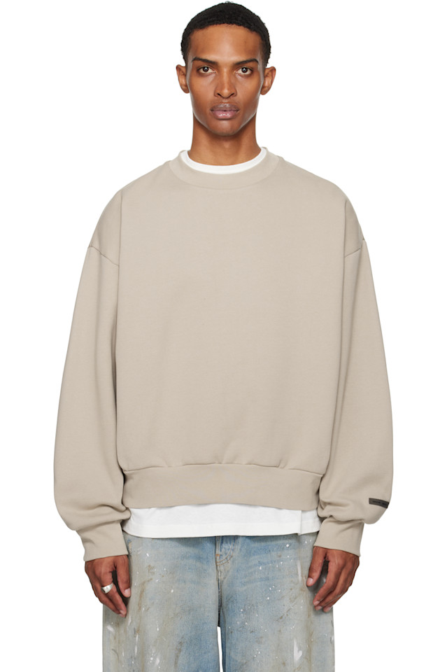 

Классический флисовый свитшот с круглым вырезом Fear Of God Essentials, цвет timber