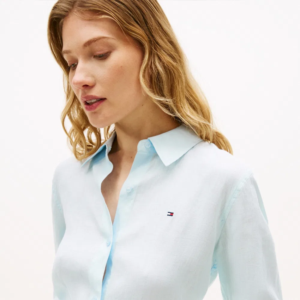 Женская базовая льняная рубашка, небесно-голубая, от Tommy Hilfiger Women — фото 4