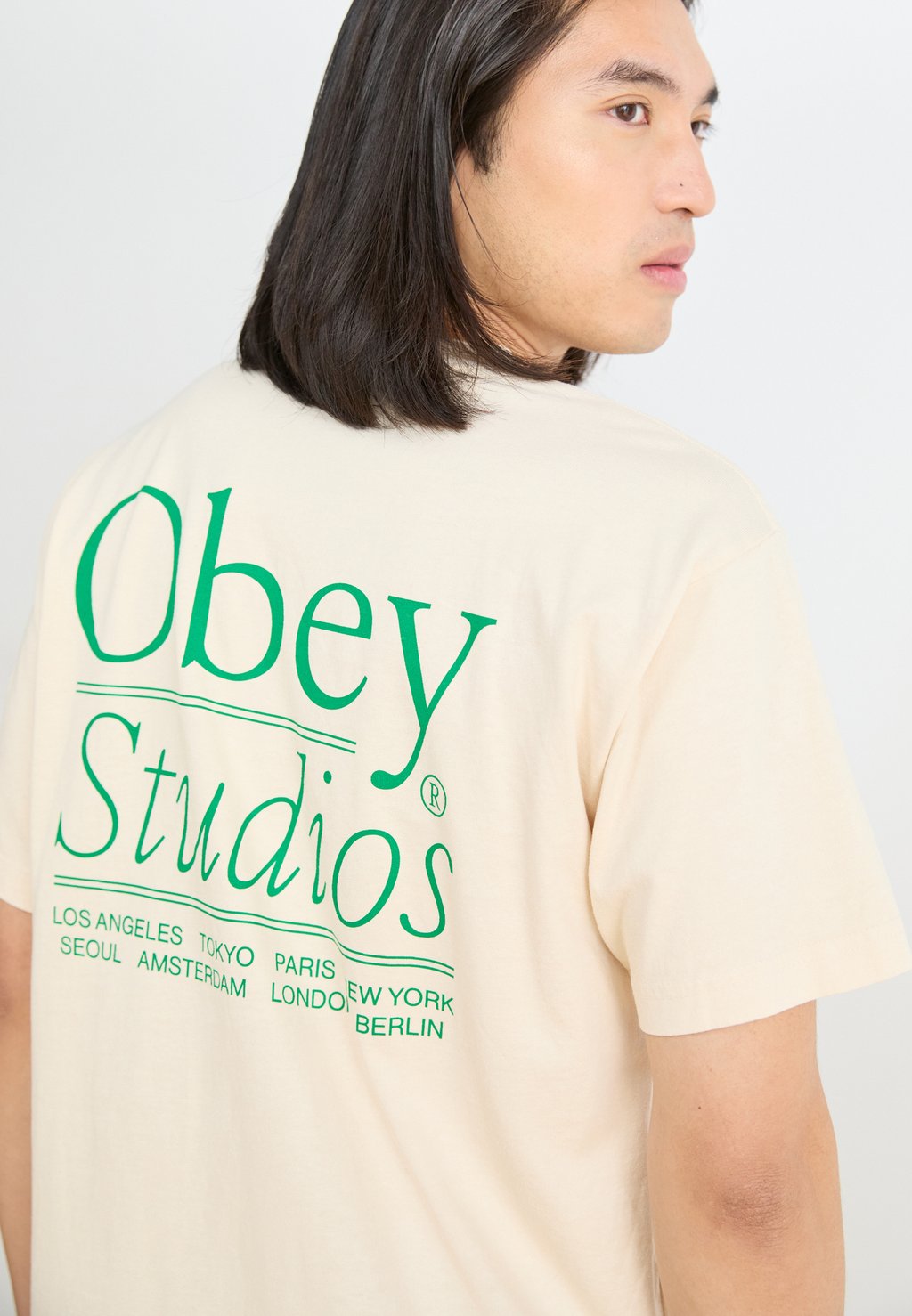 

Футболка с принтом STUDIOS Obey Clothing, молочный