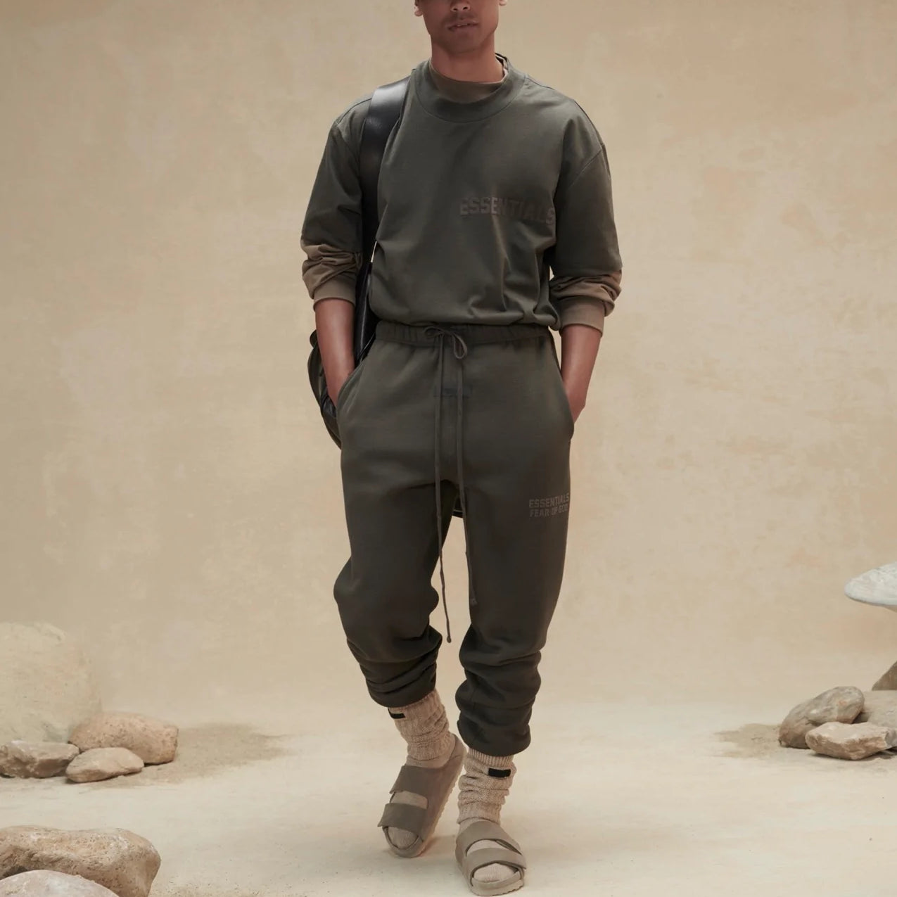 Футболка Fear of God Essentials FW22 Short Sleeve Tee 'Wood' FOG-FW22-720, коричневый — фото 4