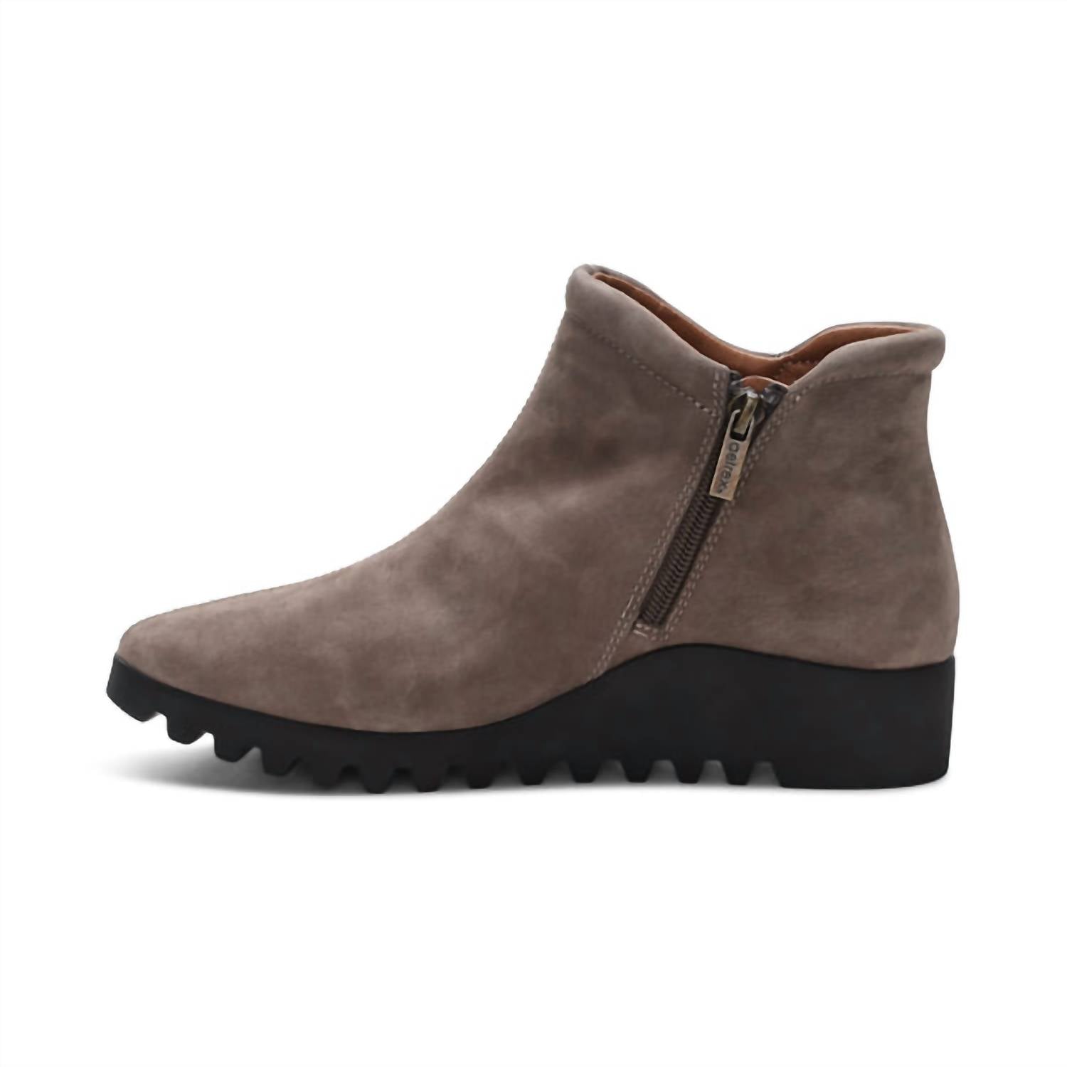 Женские ботинки Zoey Slip On в темно-серо-коричневом нубуке Aetrex — фото 3