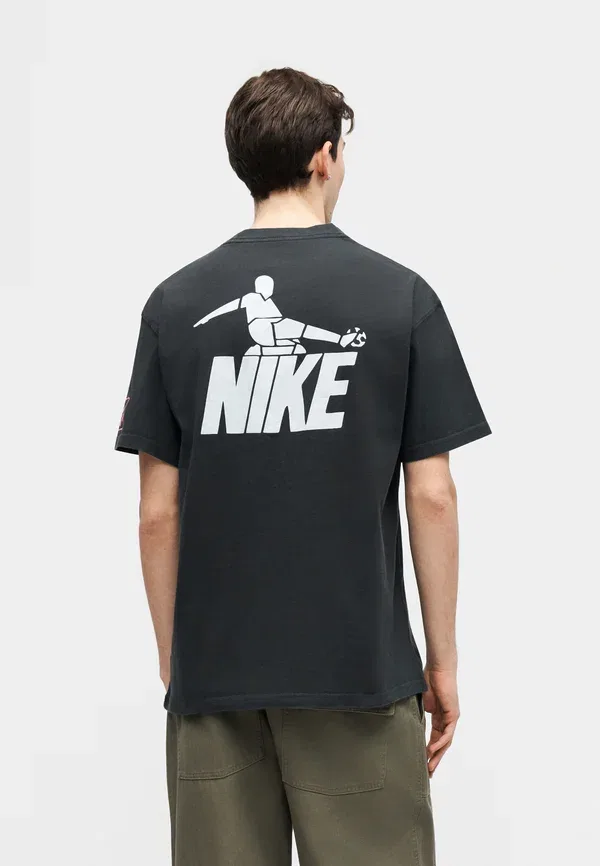 Футболка с принтом Nike Sportswear, цвет черный — фото 4