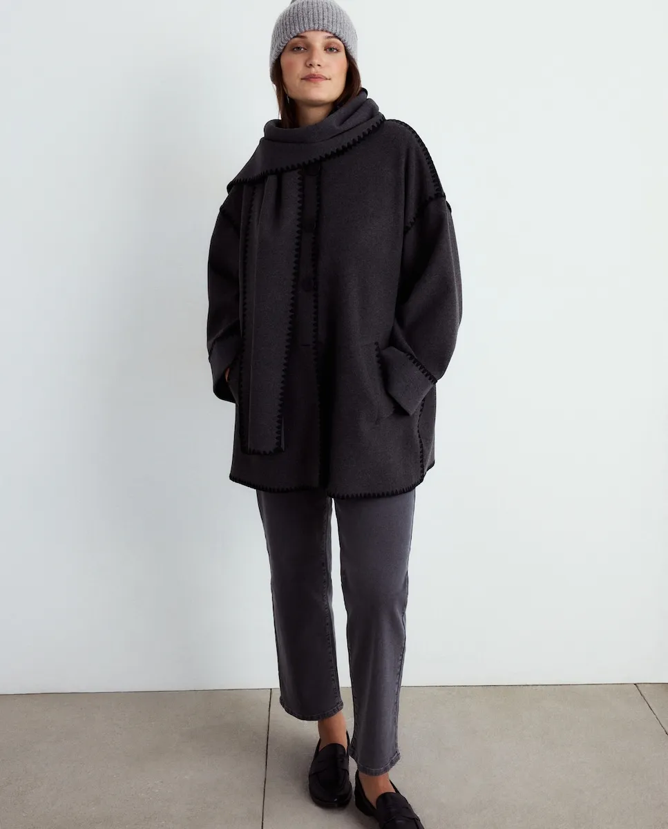 

Длинный женский пальто из гладкой ткани Couchel, светло-серый