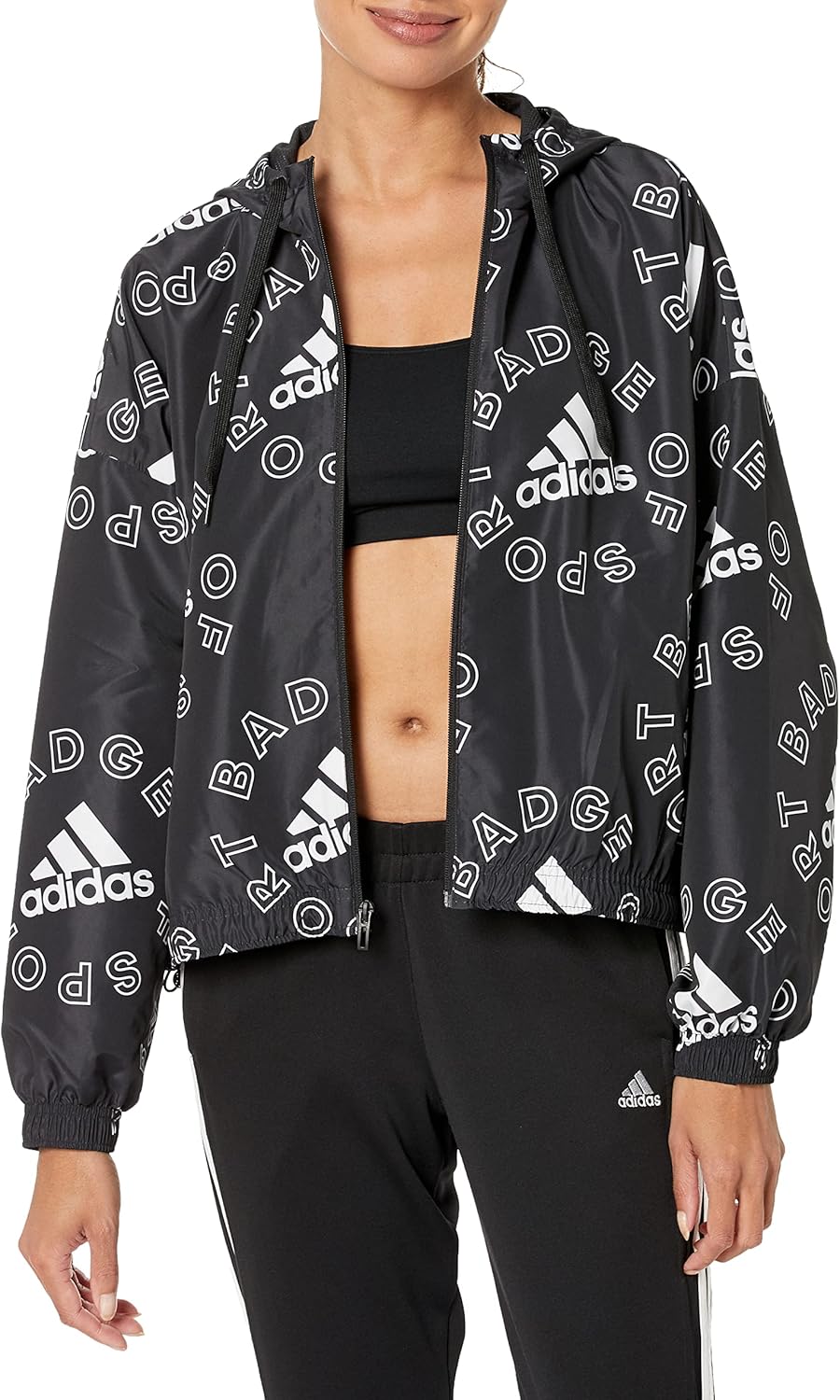 

adidas Женская ветровка с логотипом Essentials свободного кроя и принтом по всей поверхности