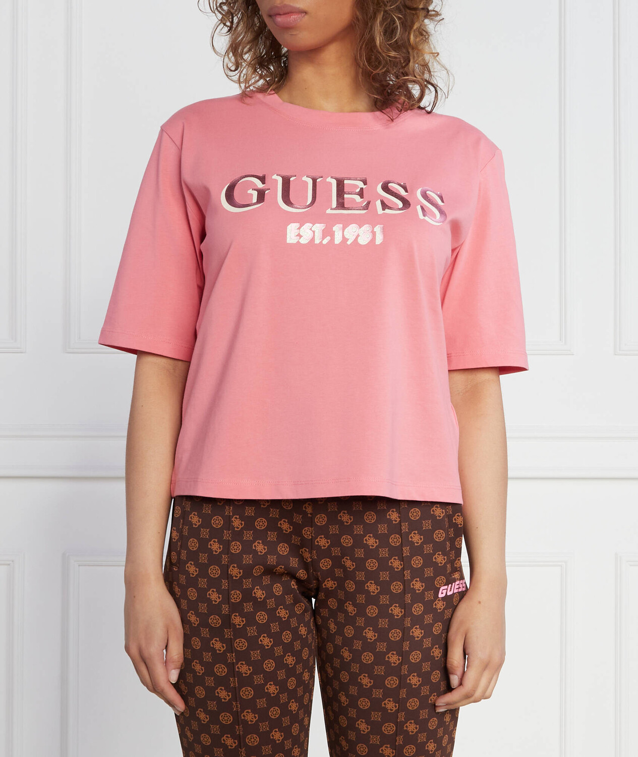 

Футболка GUESS ACTIVE BEULAH BOXY Regular Fit, роза
