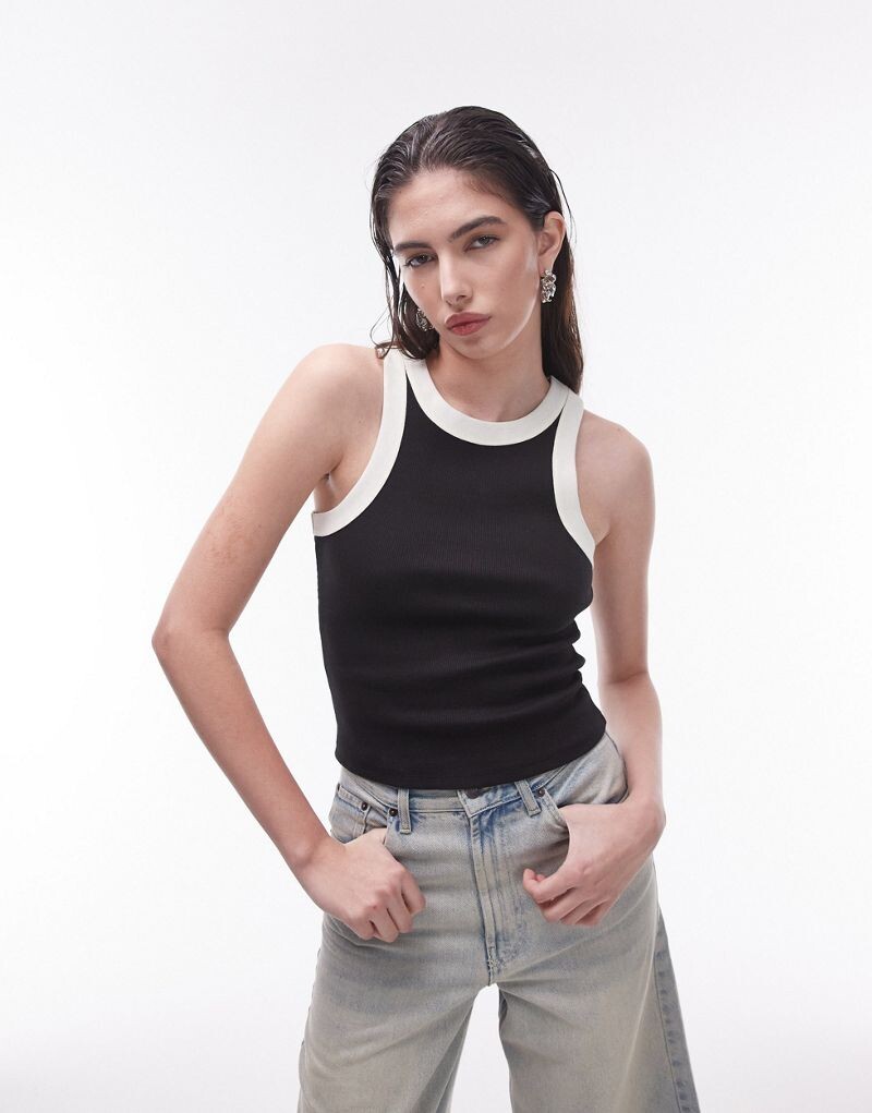 

Topshop — черная майка с контрастным вырезом-борцовкой