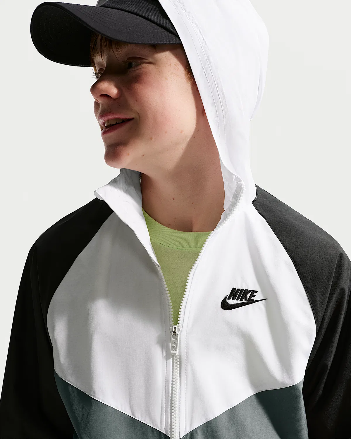 Детская куртка с капюшоном Nike Sportswear Windrunner Repel, White/Smoke Grey/Black/Black — фото 3