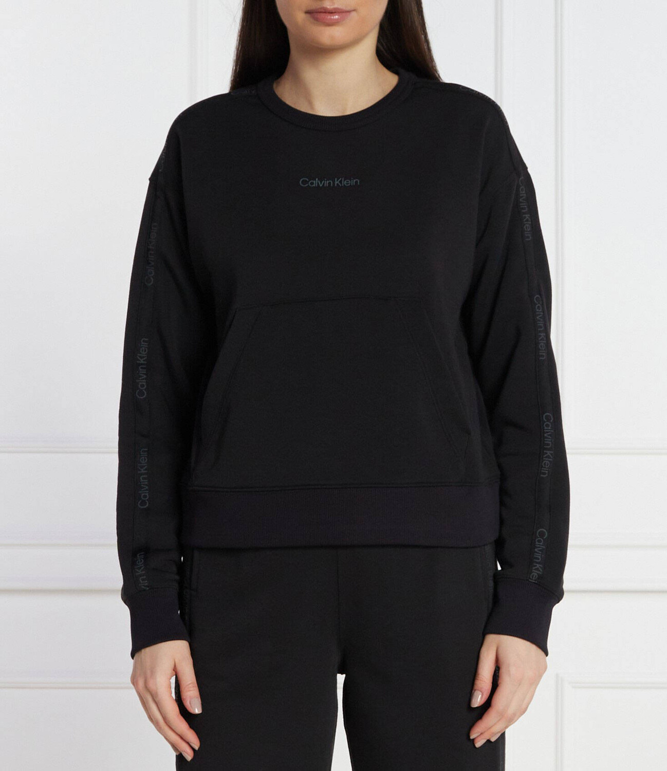

Толстовка Calvin Klein Performance Cropped Fit, черный