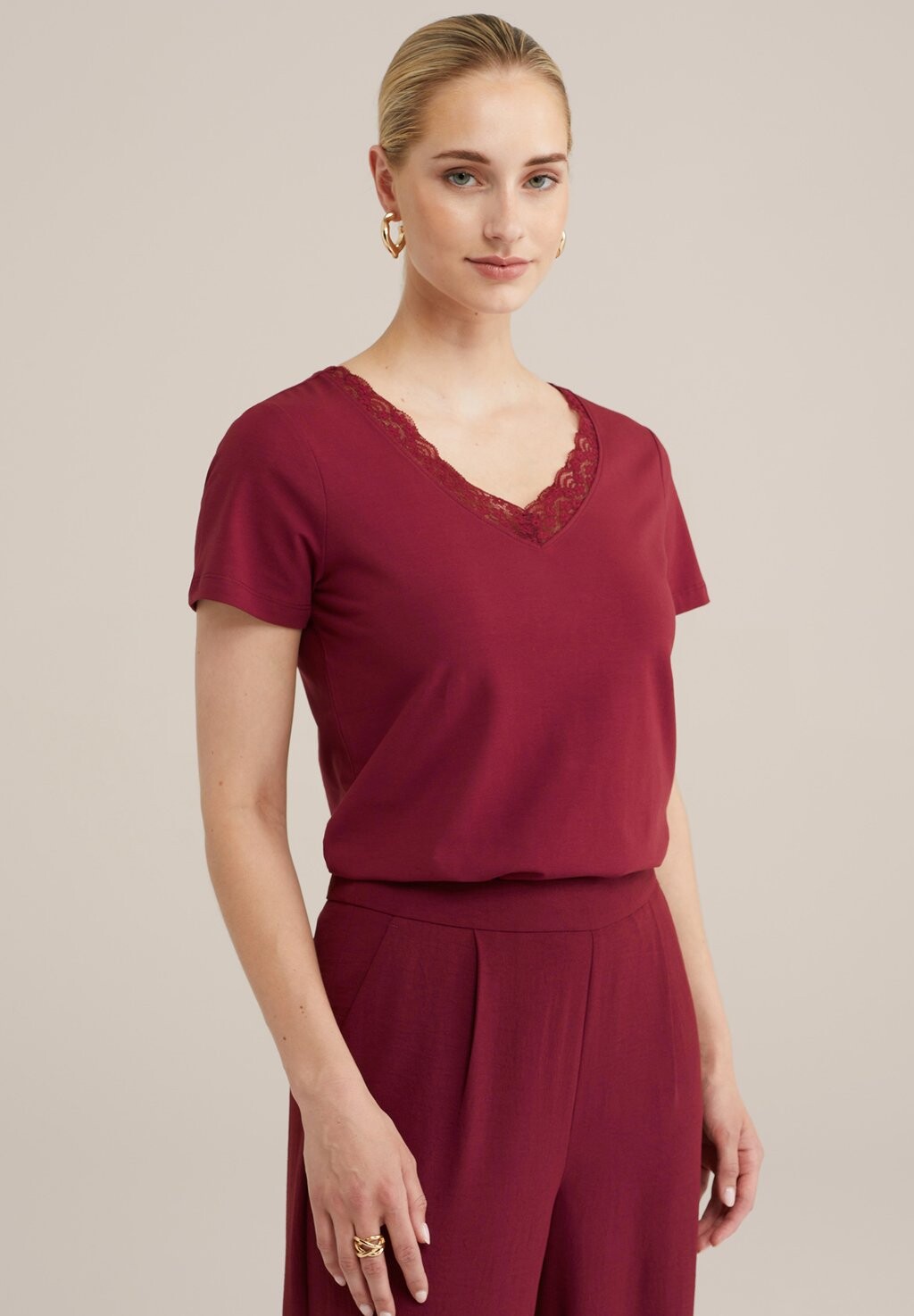 

Базовая футболка WE Fashion, Бордо