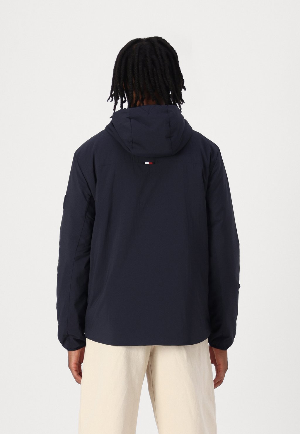 

Легкая куртка PACKABLE HOODED JACKET Tommy Hilfiger, темно-синий