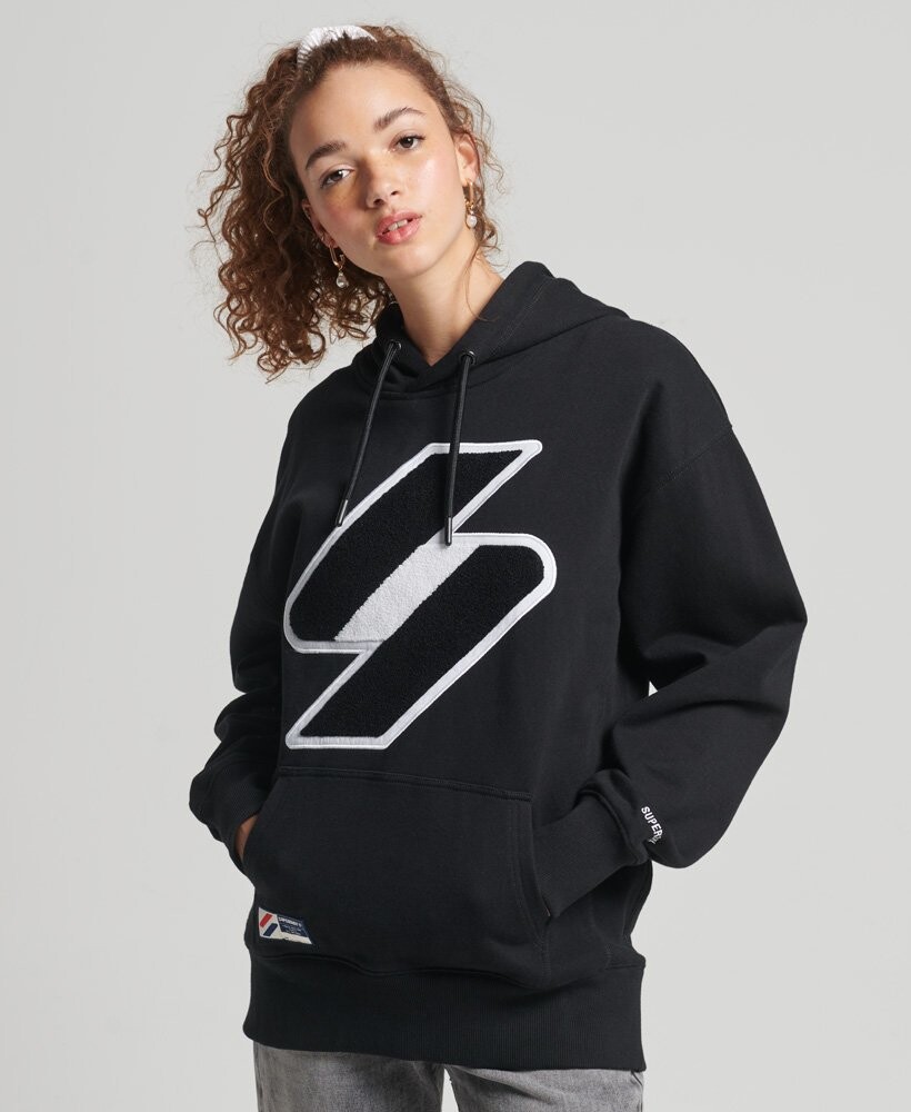 

Код худи оверсайз с логотипом из синели Superdry, черный